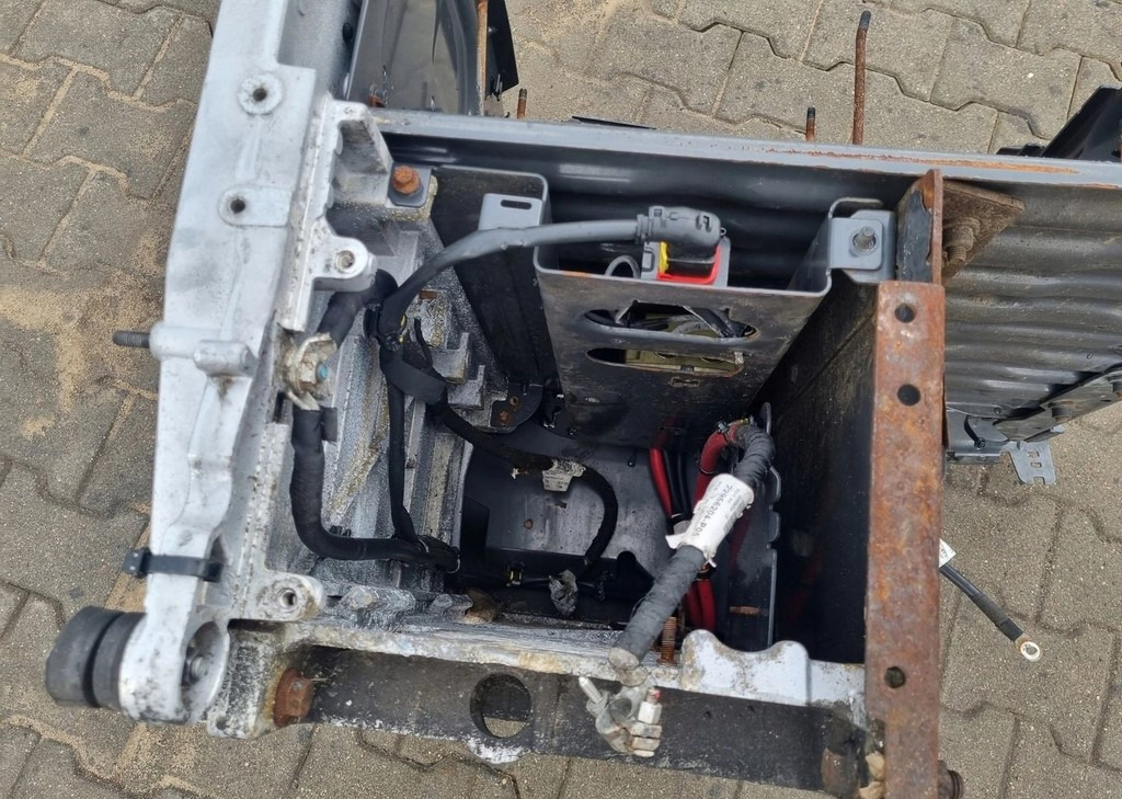 SKRZYNKA AKUMULATORÓW PODWÓJNA NA 4 AKUMULATORY VOLVO FH 4 FM 4 FMX 4 - Batterij: afbeelding 5 SKRZYNKA AKUMULATORÓW PODWÓJNA NA 4 AKUMULATORY VOLVO FH 4 FM 4 FMX 4 - Batterij: afbeelding 5
