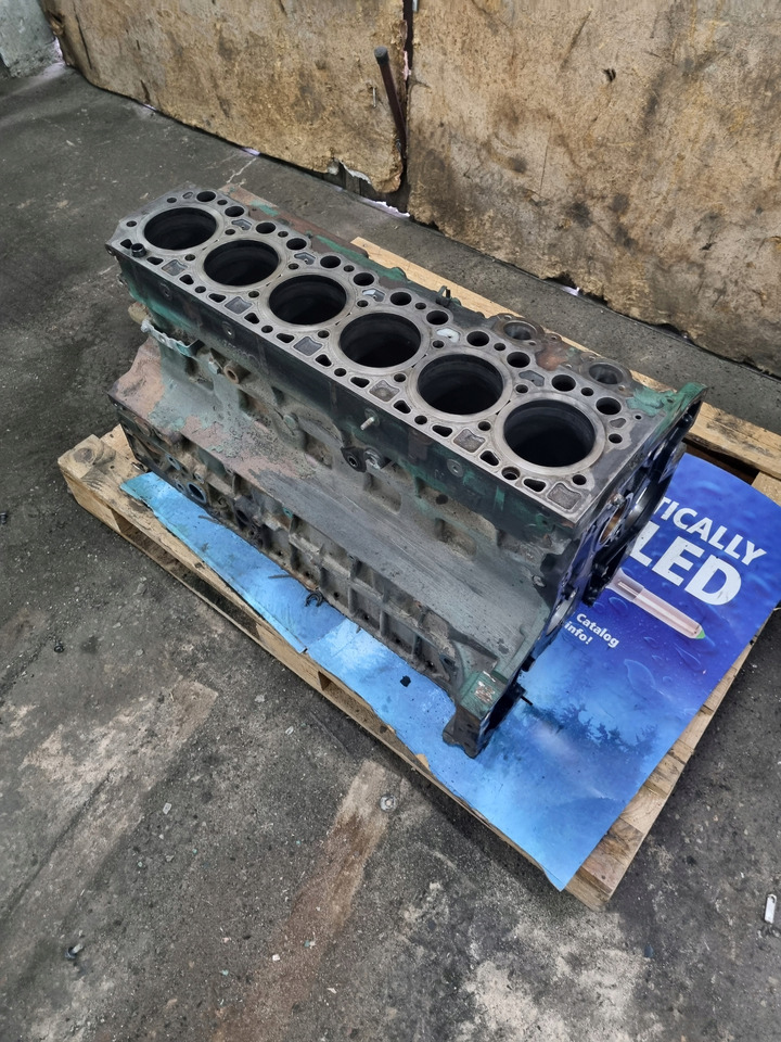 VOLVO BLOK SILNIKA GOŁY SŁUPEK VOLVO FL FE RENAULT PREMIUM MIDLUM DXI 7 D7F - Cilinderblok voor Vrachtwagen: afbeelding 2 VOLVO BLOK SILNIKA GOŁY SŁUPEK VOLVO FL FE RENAULT PREMIUM MIDLUM DXI 7 D7F - Cilinderblok voor Vrachtwagen: afbeelding 2