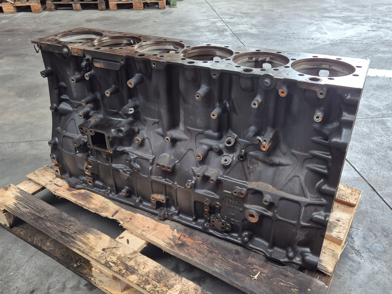 VOLVO BLOK SILNIKA RENAULT GAMA RANGE T EVO TURBOCOMPOUND VOLVO FH 5 D13K 2226825 K8 - Cilinderblok voor Vrachtwagen: afbeelding 1 VOLVO BLOK SILNIKA RENAULT GAMA RANGE T EVO TURBOCOMPOUND VOLVO FH 5 D13K 2226825 K8 - Cilinderblok voor Vrachtwagen: afbeelding 1