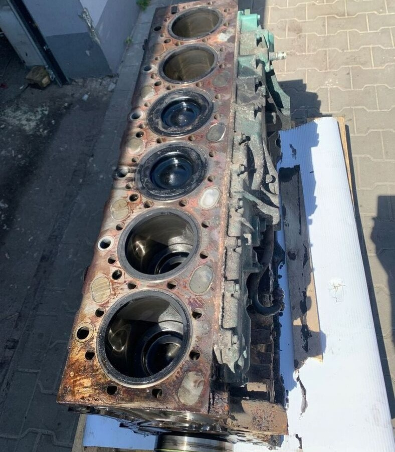 VOLVO BLOK SILNIKA SŁUPEK TŁOKI WAŁ VOLVO FH 4 D13K 500 - Cilinderblok voor Vrachtwagen: afbeelding 2 VOLVO BLOK SILNIKA SŁUPEK TŁOKI WAŁ VOLVO FH 4 D13K 500 - Cilinderblok voor Vrachtwagen: afbeelding 2