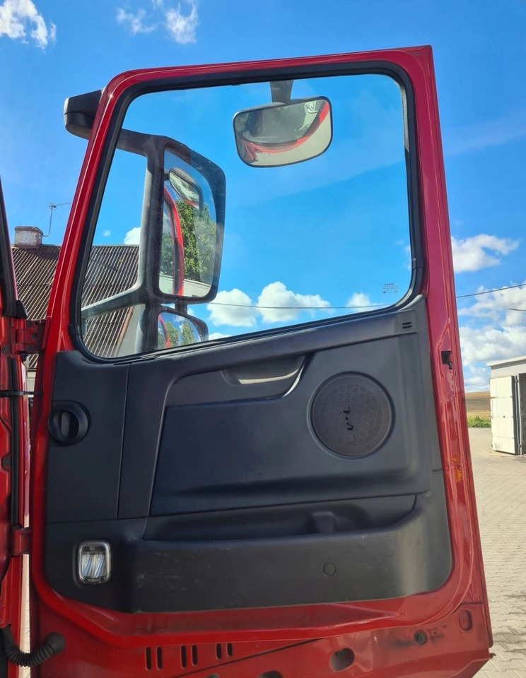 VOLVO DRZWI KOMPLETNE PRAWE VOLVO FH 13 LIFT EURO 5 - Deur en onderdelen voor Vrachtwagen: afbeelding 4 VOLVO DRZWI KOMPLETNE PRAWE VOLVO FH 13 LIFT EURO 5 - Deur en onderdelen voor Vrachtwagen: afbeelding 4
