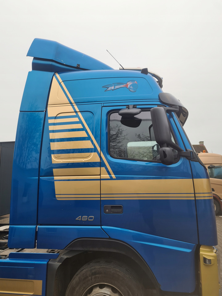 VOLVO KABINA KOMPLETNA VOLVO FH 13 LIFT GLOBETROTTER - Cabine voor Vrachtwagen: afbeelding 4 VOLVO KABINA KOMPLETNA VOLVO FH 13 LIFT GLOBETROTTER - Cabine voor Vrachtwagen: afbeelding 4