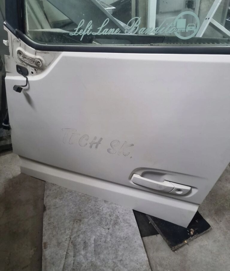 VOLVO KOMPLETNE LEWE FH 4 EURO 6 - Deur en onderdelen voor Vrachtwagen: afbeelding 3 VOLVO KOMPLETNE LEWE FH 4 EURO 6 - Deur en onderdelen voor Vrachtwagen: afbeelding 3