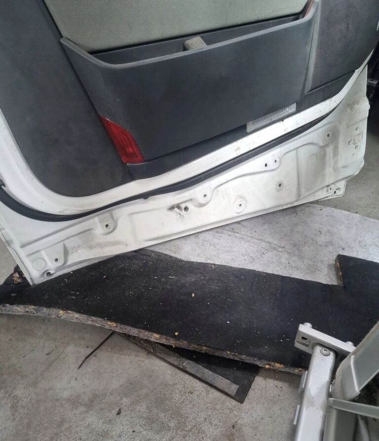 VOLVO KOMPLETNE LEWE FH 4 EURO 6 - Deur en onderdelen voor Vrachtwagen: afbeelding 4 VOLVO KOMPLETNE LEWE FH 4 EURO 6 - Deur en onderdelen voor Vrachtwagen: afbeelding 4