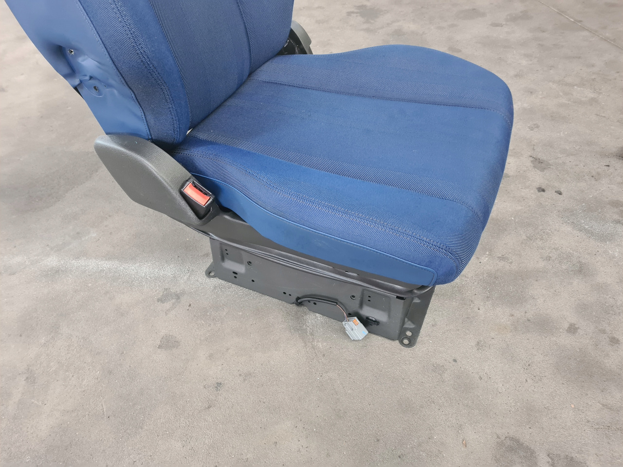 VOLVO PNEUMATYCZNY KIEROWCY - Zitplaats: afbeelding 3 VOLVO PNEUMATYCZNY KIEROWCY - Zitplaats: afbeelding 3