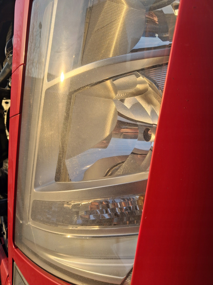 VOLVO REFLEKTOR LAMPA OKULAR LEWY KOMPLETNY VOLVO FM 4 - Koplamp voor Vrachtwagen: afbeelding 4 VOLVO REFLEKTOR LAMPA OKULAR LEWY KOMPLETNY VOLVO FM 4 - Koplamp voor Vrachtwagen: afbeelding 4