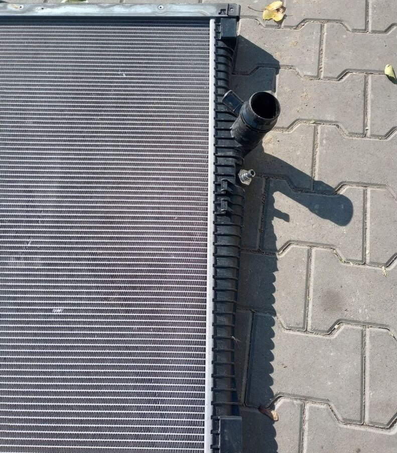 Volvo CHŁODNICA WODY CIECZY VOLVO FH 4 RENAULT GAMA T - Radiateur voor Vrachtwagen: afbeelding 3 Volvo CHŁODNICA WODY CIECZY VOLVO FH 4 RENAULT GAMA T - Radiateur voor Vrachtwagen: afbeelding 3