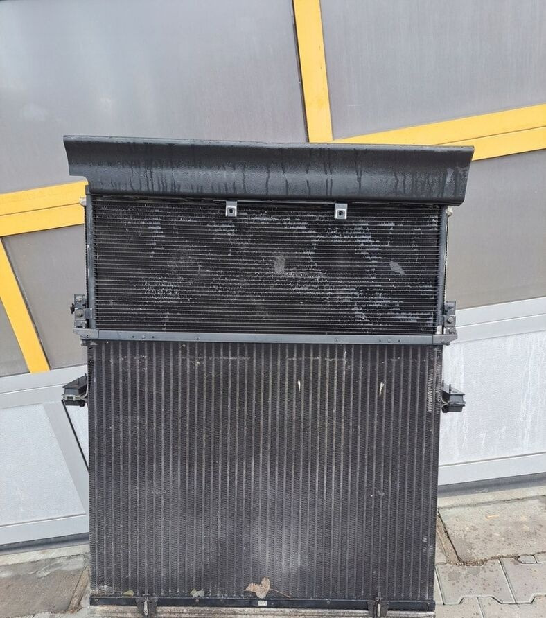 Volvo KOMPLET CHŁODNICA VOLVO FH 5 EURO 6 - Radiateur voor Vrachtwagen: afbeelding 2 Volvo KOMPLET CHŁODNICA VOLVO FH 5 EURO 6 - Radiateur voor Vrachtwagen: afbeelding 2