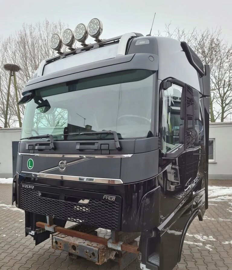 Volvo KOMPLETNA FH 16 750 EURO 6 GLOBETROTTER 2018 ROK Volvo VOLVO FH 16 750 EURO 6 GLOBETROTTER 2018 ROK - Cabine voor Vrachtwagen: afbeelding 5 Volvo KOMPLETNA FH 16 750 EURO 6 GLOBETROTTER 2018 ROK Volvo VOLVO FH 16 750 EURO 6 GLOBETROTTER 2018 ROK - Cabine voor Vrachtwagen: afbeelding 5