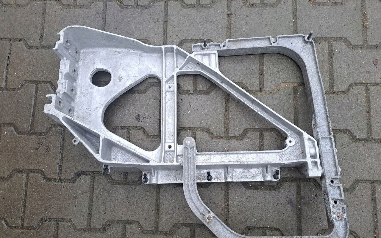 Volvo MOCOWANIE WSPORNIK BŁOTNIKA SKRZYNKI AKUMULATORÓW FH 4 REN - Fender voor Vrachtwagen: afbeelding 2 Volvo MOCOWANIE WSPORNIK BŁOTNIKA SKRZYNKI AKUMULATORÓW FH 4 REN - Fender voor Vrachtwagen: afbeelding 2