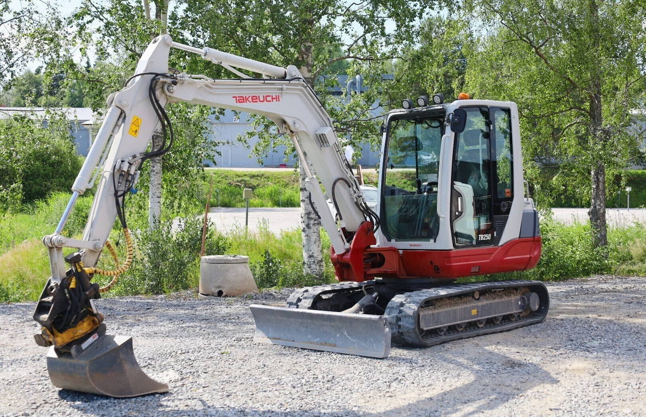 Takeuchi TB250 - Minigraafmachine: afbeelding 2 Takeuchi TB250 - Minigraafmachine: afbeelding 2