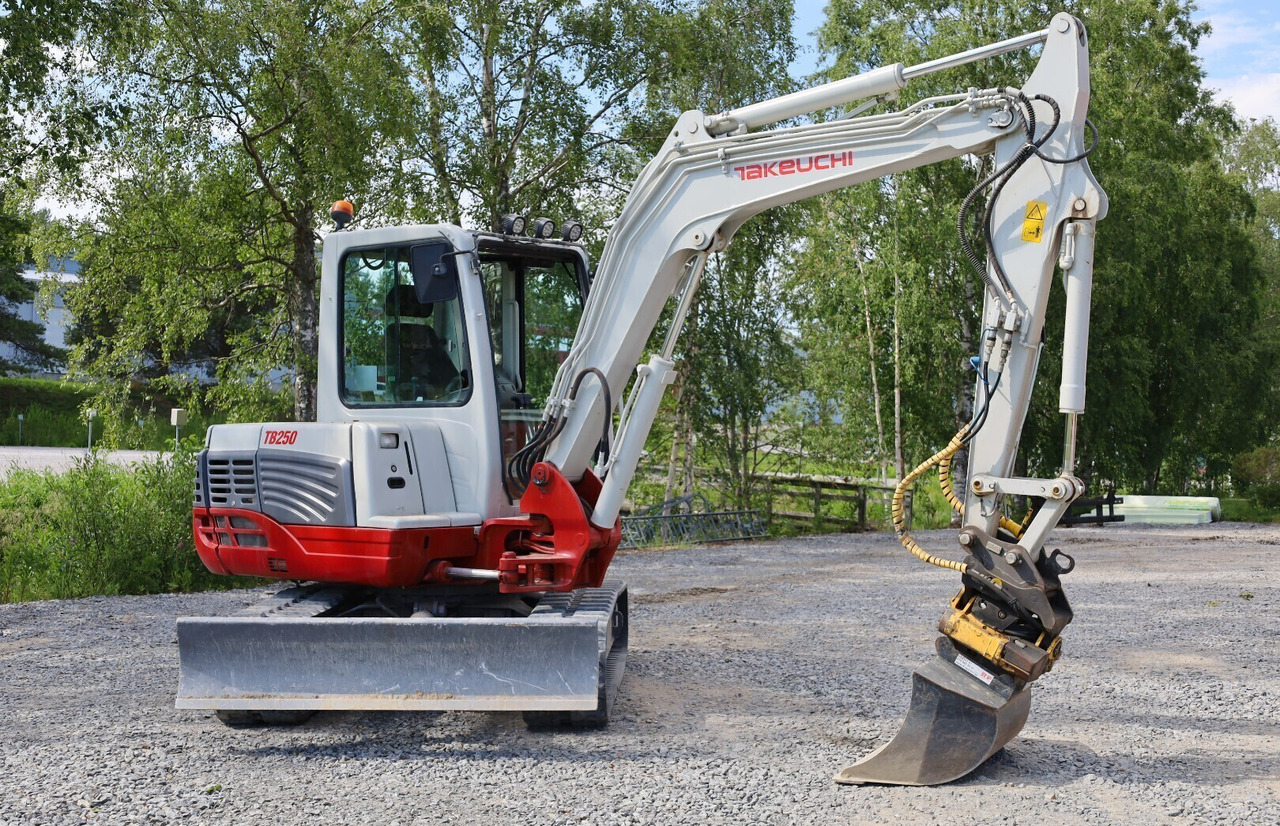 Takeuchi TB250 - Minigraafmachine: afbeelding 4 Takeuchi TB250 - Minigraafmachine: afbeelding 4