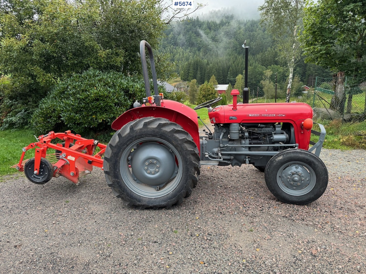 Tractor 1961 Massey Ferguson 35 m/ litt utstyr: afbeelding 5 Tractor 1961 Massey Ferguson 35 m/ litt utstyr: afbeelding 5