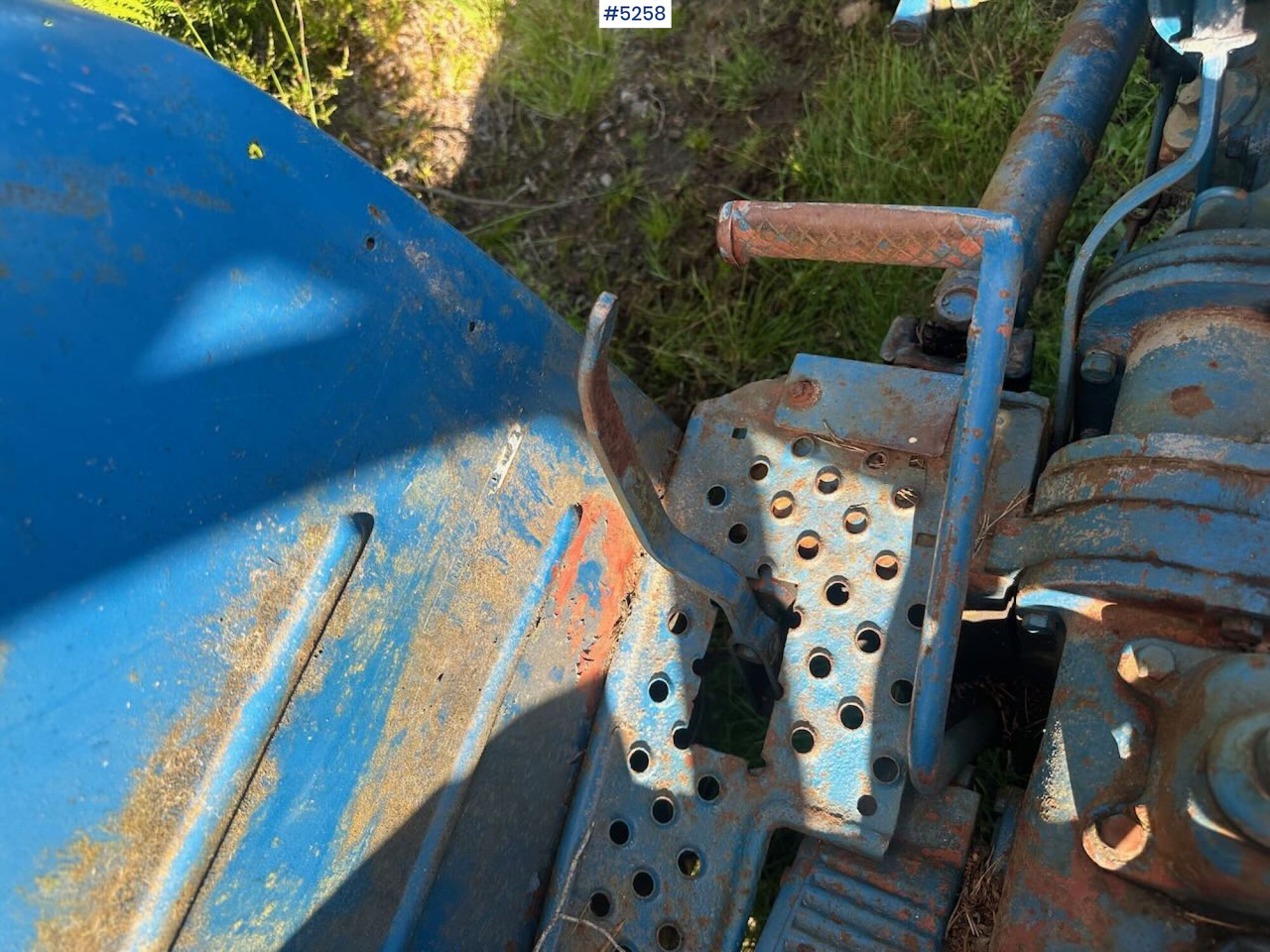 Tractor 1963 Fordson Major 4x4 with splitter gearbox, Ako winch, and tire chains. SEE VIDEO.: afbeelding 17