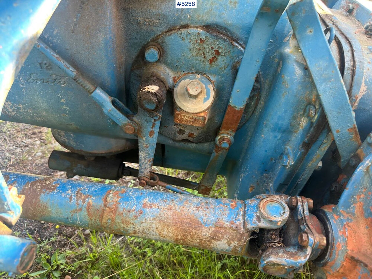 Tractor 1963 Fordson Major 4x4 with splitter gearbox, Ako winch, and tire chains. SEE VIDEO.: afbeelding 15