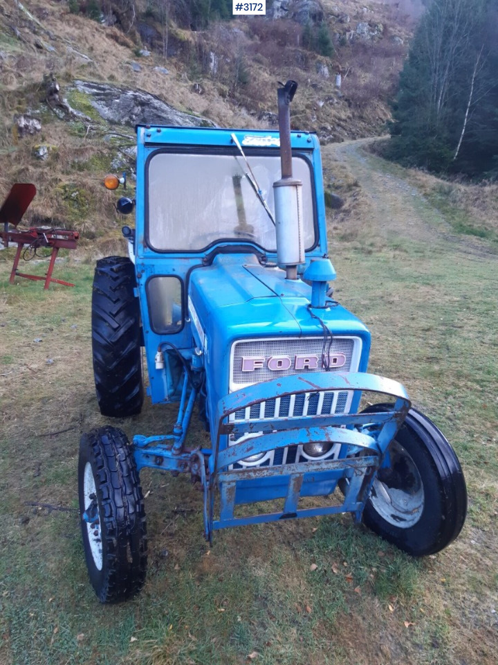 1973 Ford 3000 - Tractor: afbeelding 2 1973 Ford 3000 - Tractor: afbeelding 2