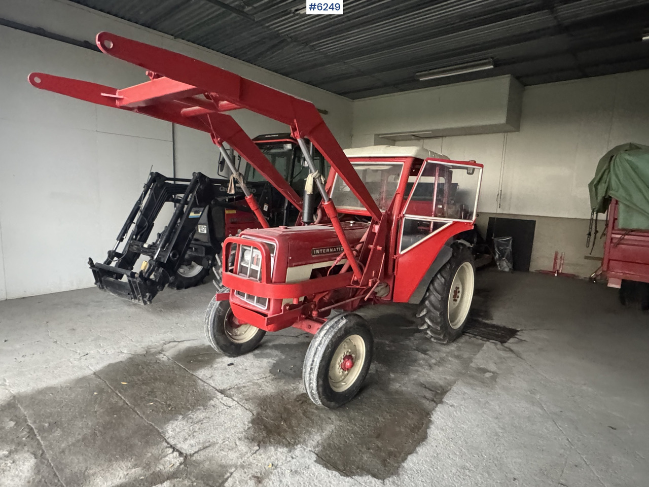 1973 International 444 w/ Bjørnerud loader and bucket. WATCH VIDEO - Tractor: afbeelding 1 1973 International 444 w/ Bjørnerud loader and bucket. WATCH VIDEO - Tractor: afbeelding 1