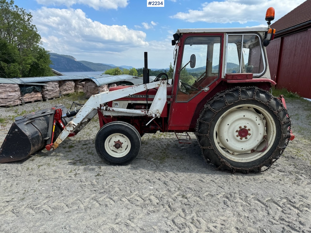 1973 International Harvester 454 w/front loader. - Tractor: afbeelding 4 1973 International Harvester 454 w/front loader. - Tractor: afbeelding 4