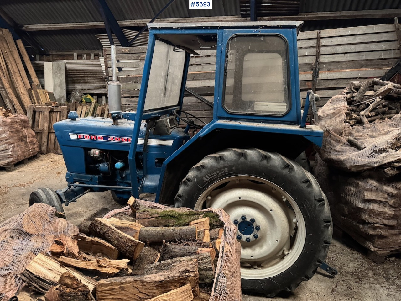 1975 Ford 4000 - Tractor: afbeelding 2 1975 Ford 4000 - Tractor: afbeelding 2