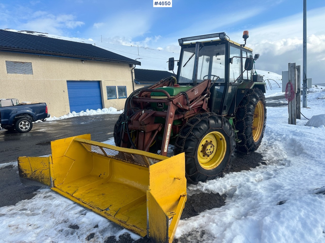 1981 John Deere 2040 w/ loader, triangle, snow blower, pallet forks and hydraulic unit. WATCH VIDEO. - Tractor: afbeelding 1 1981 John Deere 2040 w/ loader, triangle, snow blower, pallet forks and hydraulic unit. WATCH VIDEO. - Tractor: afbeelding 1