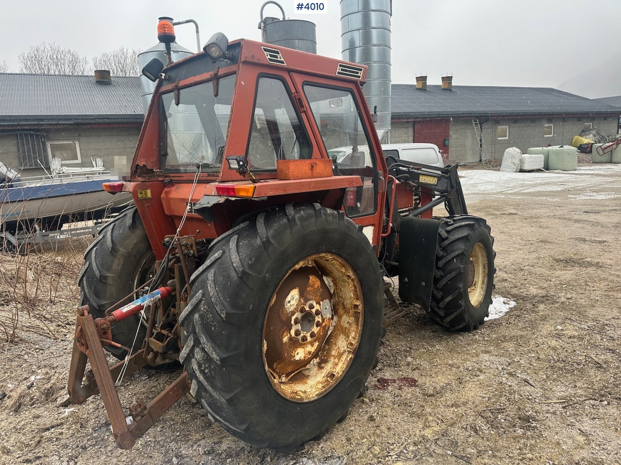 1982 Fiat 780 DT w/ front loader, snow shovel, chains, top link, triangle and extra set of twin wheels. - Tractor: afbeelding 4 1982 Fiat 780 DT w/ front loader, snow shovel, chains, top link, triangle and extra set of twin wheels. - Tractor: afbeelding 4