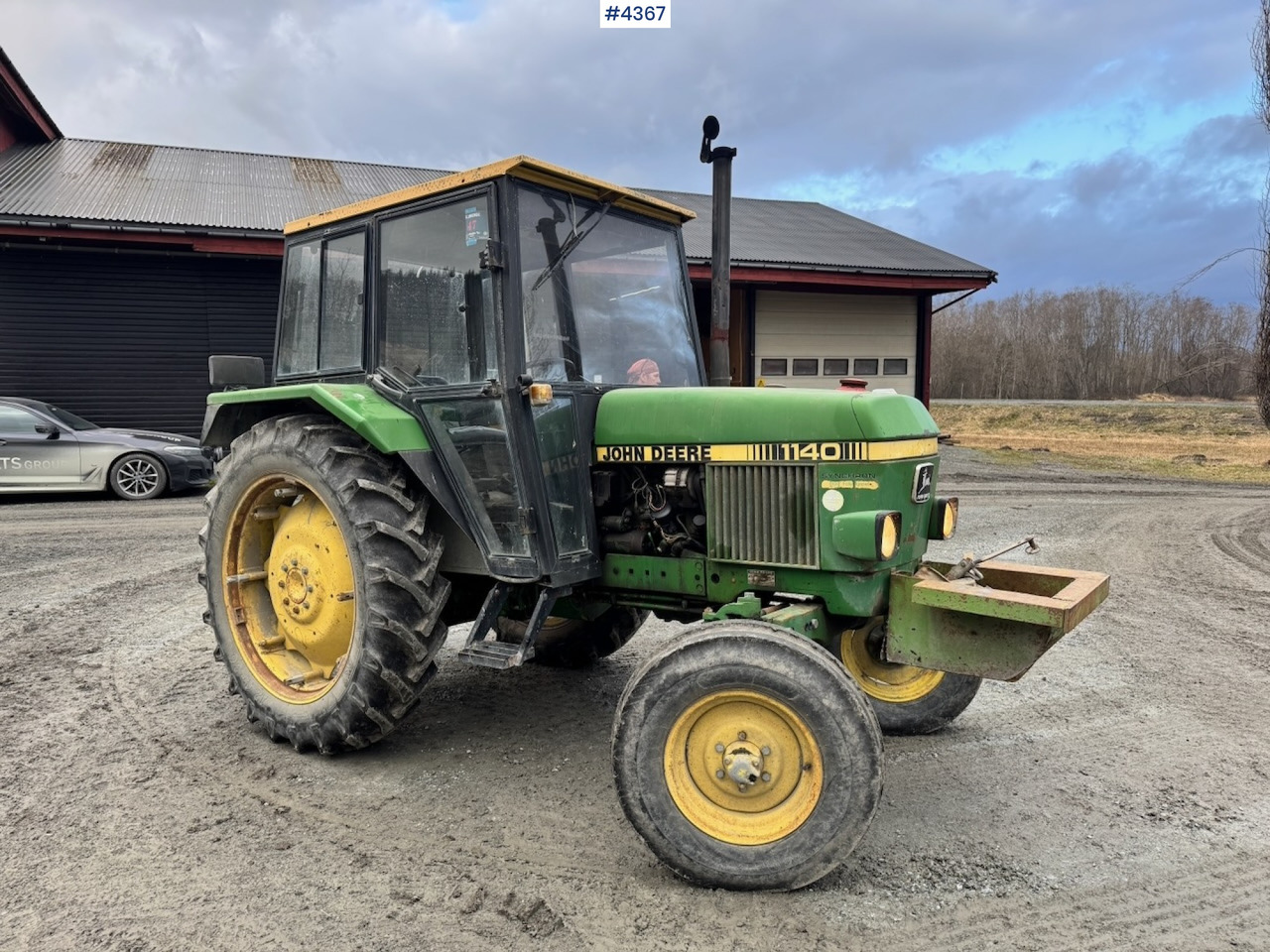 1982 John Deere 1140 4x2 Tractor w/ Twin Wheels and Chains. - Tractor: afbeelding 1 1982 John Deere 1140 4x2 Tractor w/ Twin Wheels and Chains. - Tractor: afbeelding 1