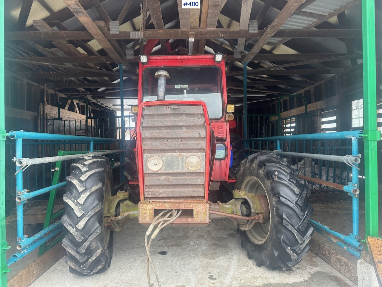 1982 Massey-Ferguson 265 traktor w/ chains, a new radiator is included - Tractor: afbeelding 4 1982 Massey-Ferguson 265 traktor w/ chains, a new radiator is included - Tractor: afbeelding 4