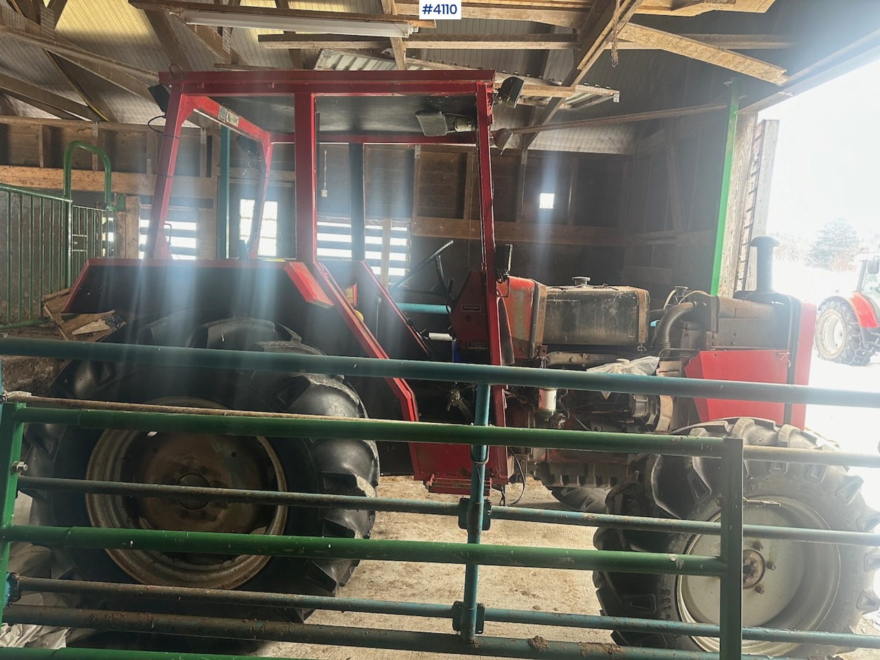 1982 Massey-Ferguson 265 traktor w/ chains, a new radiator is included - Tractor: afbeelding 5 1982 Massey-Ferguson 265 traktor w/ chains, a new radiator is included - Tractor: afbeelding 5