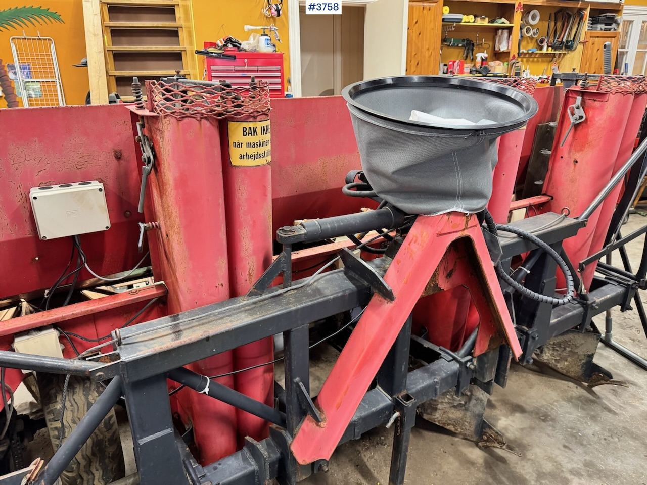 1985 Hylleberg 442 potato planter - Aardappelpootmachine: afbeelding 1 1985 Hylleberg 442 potato planter - Aardappelpootmachine: afbeelding 1