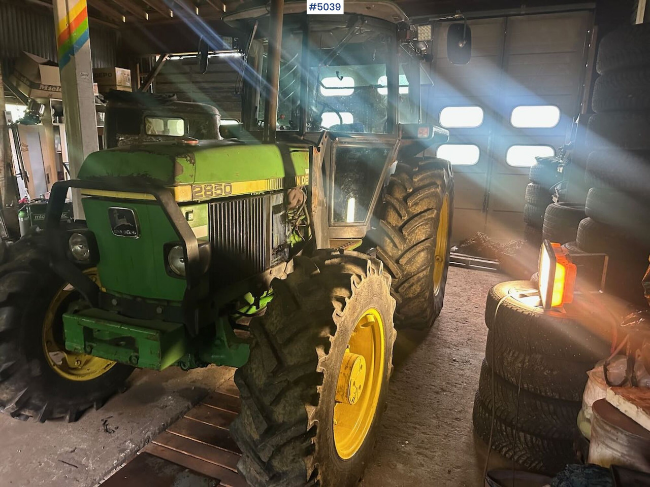 1987 John Deere 2850 Synchron w/ front loader - Tractor: afbeelding 4 1987 John Deere 2850 Synchron w/ front loader - Tractor: afbeelding 4