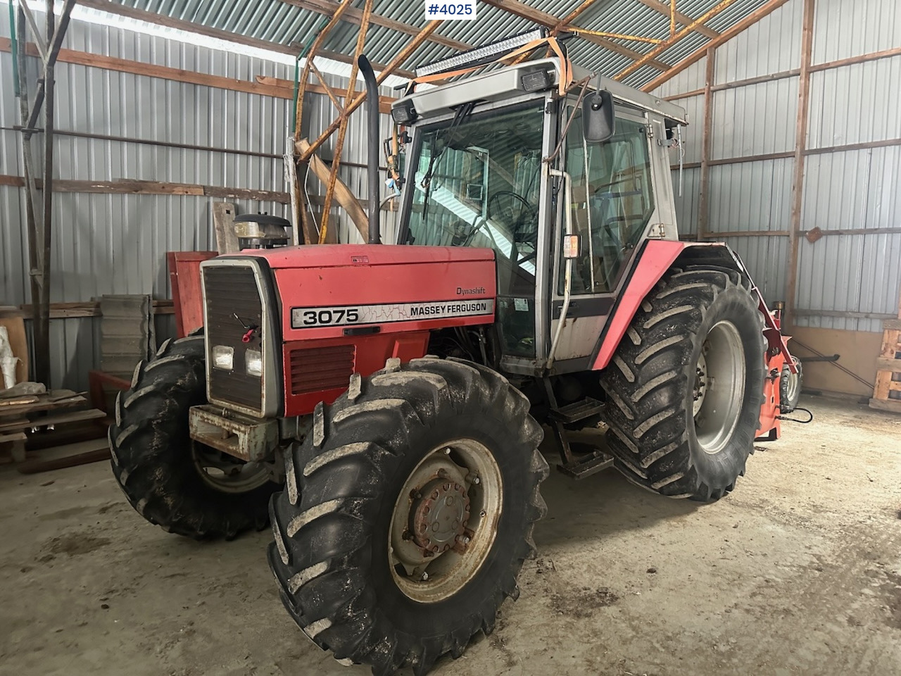 1994 Massey Ferguson 3075 4x4 tractor. WATCH VIDEO. - Tractor: afbeelding 1 1994 Massey Ferguson 3075 4x4 tractor. WATCH VIDEO. - Tractor: afbeelding 1