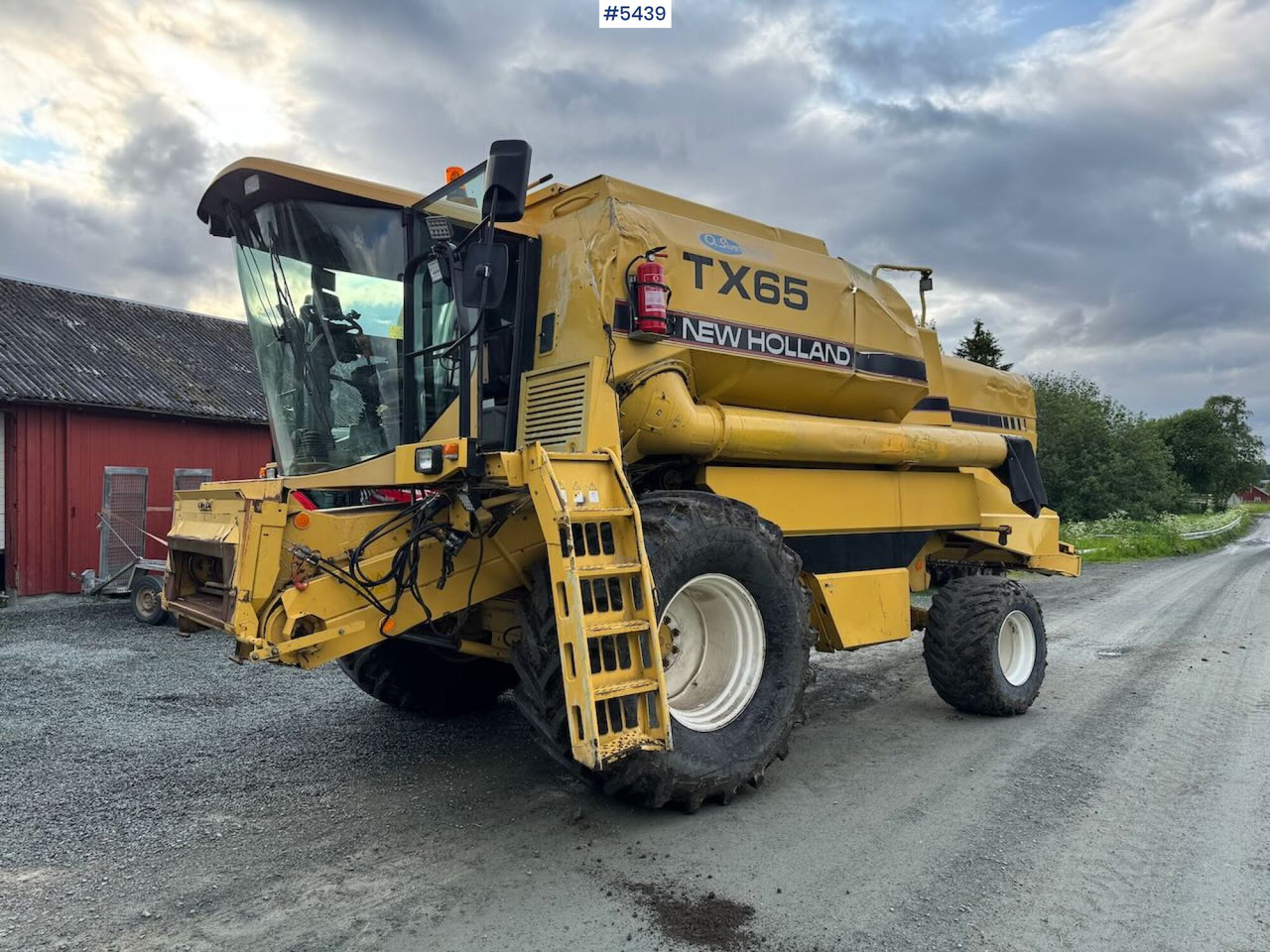 1995 New Holland TX65 m/ 20 fot skjærebord og henger - Maaidorser: afbeelding 1 1995 New Holland TX65 m/ 20 fot skjærebord og henger - Maaidorser: afbeelding 1