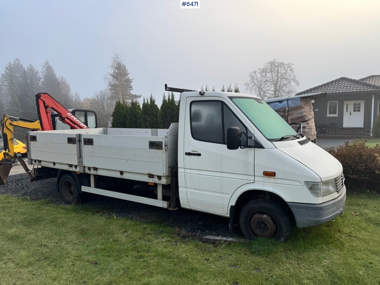 1996 Mercedes 412D Flatbed truck w/ Rear-mounted crane. - Bestelwagen open laadbak: afbeelding 3 1996 Mercedes 412D Flatbed truck w/ Rear-mounted crane. - Bestelwagen open laadbak: afbeelding 3