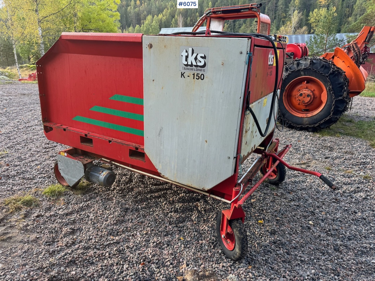 Hooi-/ Voedermachine 2000 TKS K-150 Round bale cutter with wheel drive.: afbeelding 6 Hooi-/ Voedermachine 2000 TKS K-150 Round bale cutter with wheel drive.: afbeelding 6