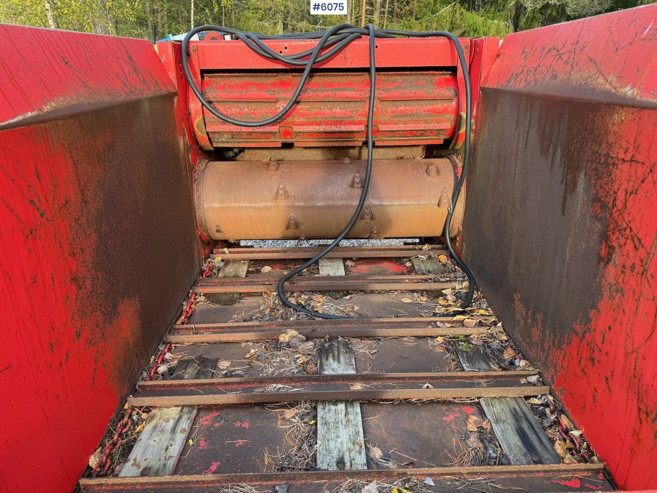 Hooi-/ Voedermachine 2000 TKS K-150 Round bale cutter with wheel drive.: afbeelding 10 Hooi-/ Voedermachine 2000 TKS K-150 Round bale cutter with wheel drive.: afbeelding 10