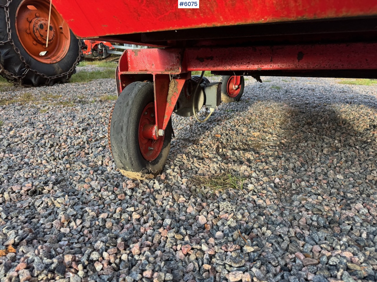 Hooi-/ Voedermachine 2000 TKS K-150 Round bale cutter with wheel drive.: afbeelding 16 Hooi-/ Voedermachine 2000 TKS K-150 Round bale cutter with wheel drive.: afbeelding 16