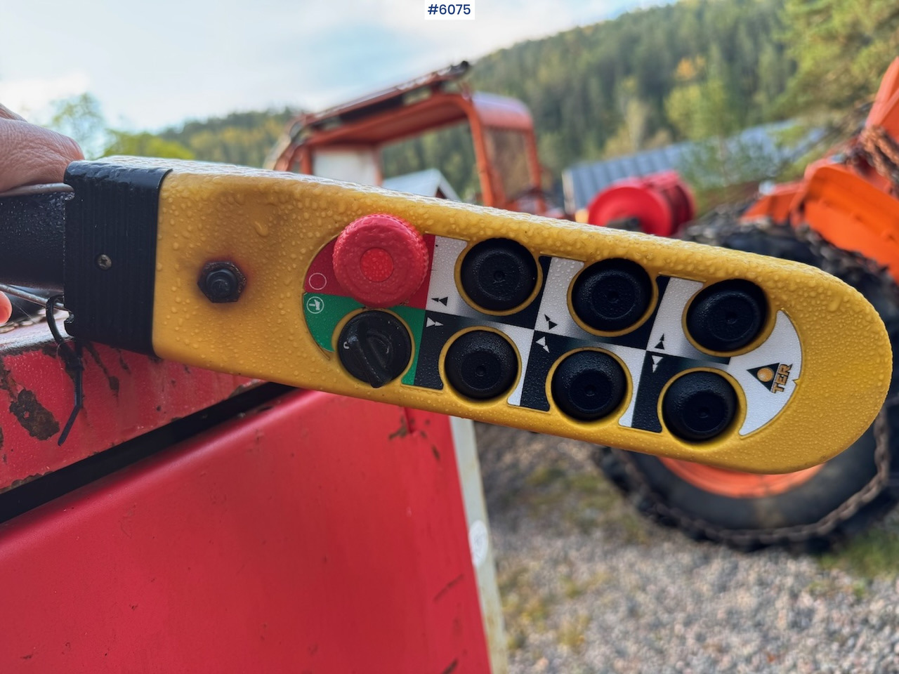 Hooi-/ Voedermachine 2000 TKS K-150 Round bale cutter with wheel drive.: afbeelding 14 Hooi-/ Voedermachine 2000 TKS K-150 Round bale cutter with wheel drive.: afbeelding 14