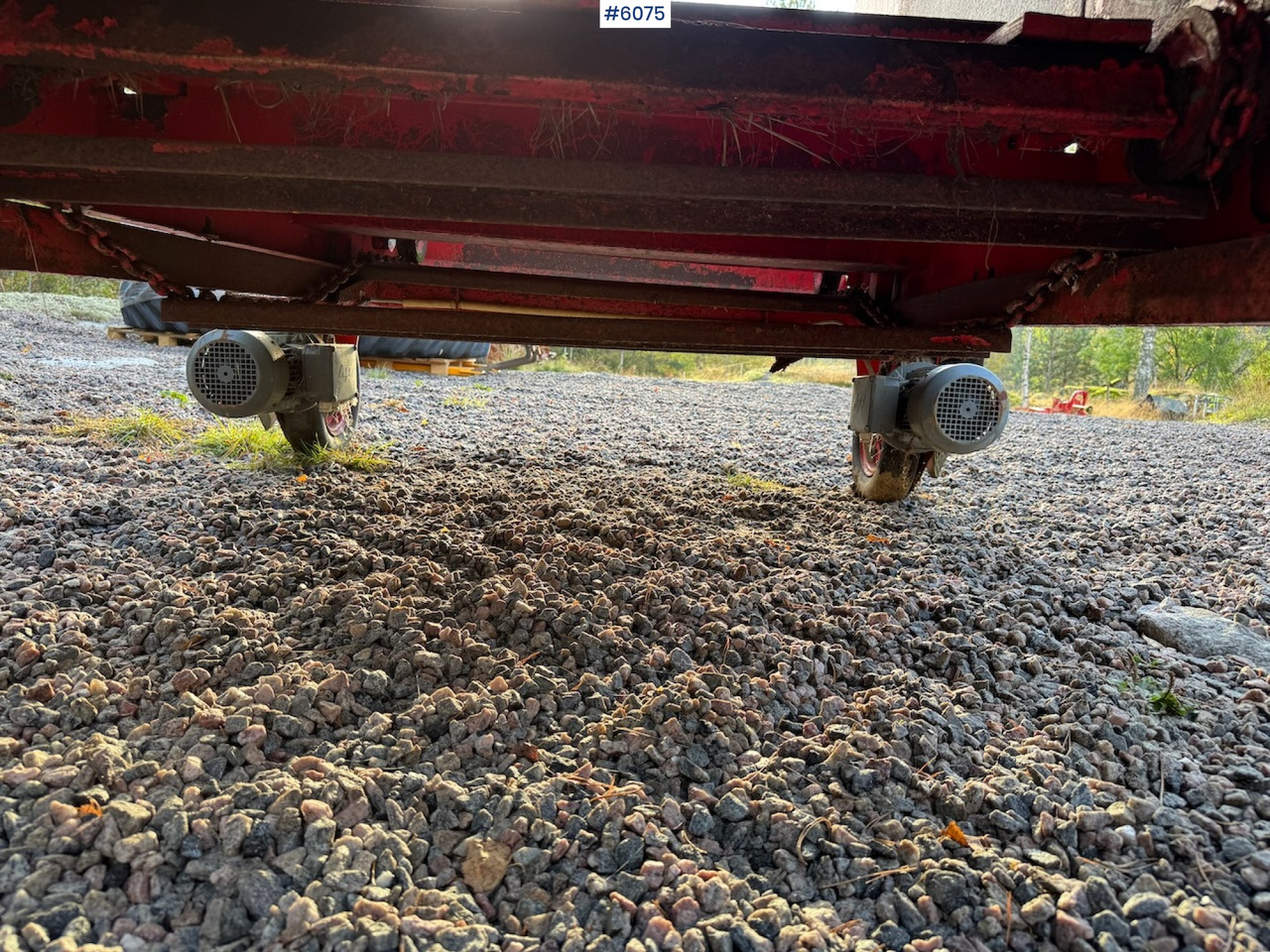 Hooi-/ Voedermachine 2000 TKS K-150 Round bale cutter with wheel drive.: afbeelding 12 Hooi-/ Voedermachine 2000 TKS K-150 Round bale cutter with wheel drive.: afbeelding 12