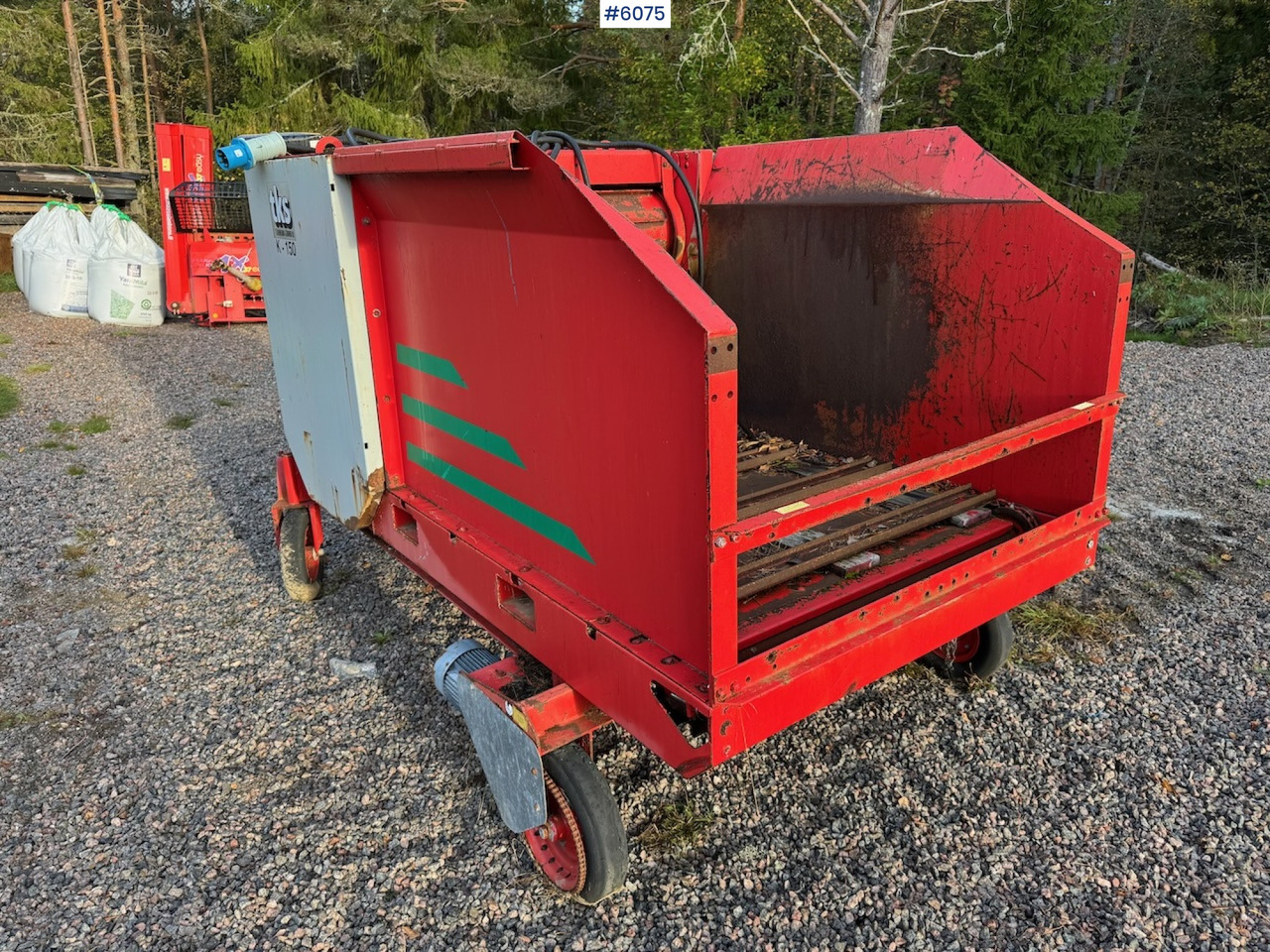 2000 TKS K-150 Round bale cutter with wheel drive. - Hooi-/ Voedermachine: afbeelding 3 2000 TKS K-150 Round bale cutter with wheel drive. - Hooi-/ Voedermachine: afbeelding 3
