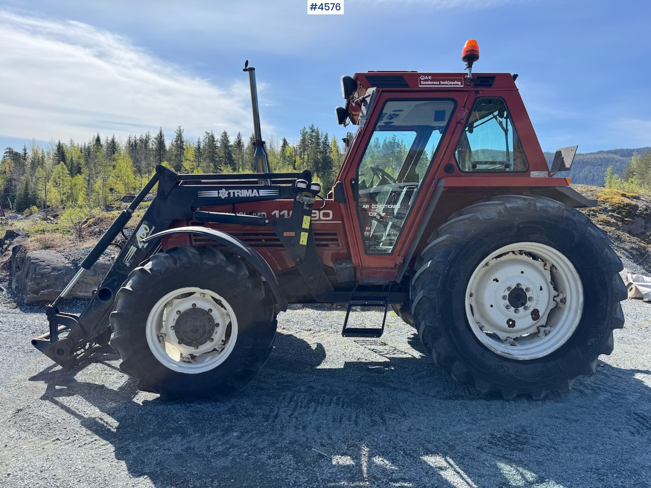 2002 Fiat 110-90 DT w/front loader. 1590 hours! - Tractor: afbeelding 1 2002 Fiat 110-90 DT w/front loader. 1590 hours! - Tractor: afbeelding 1