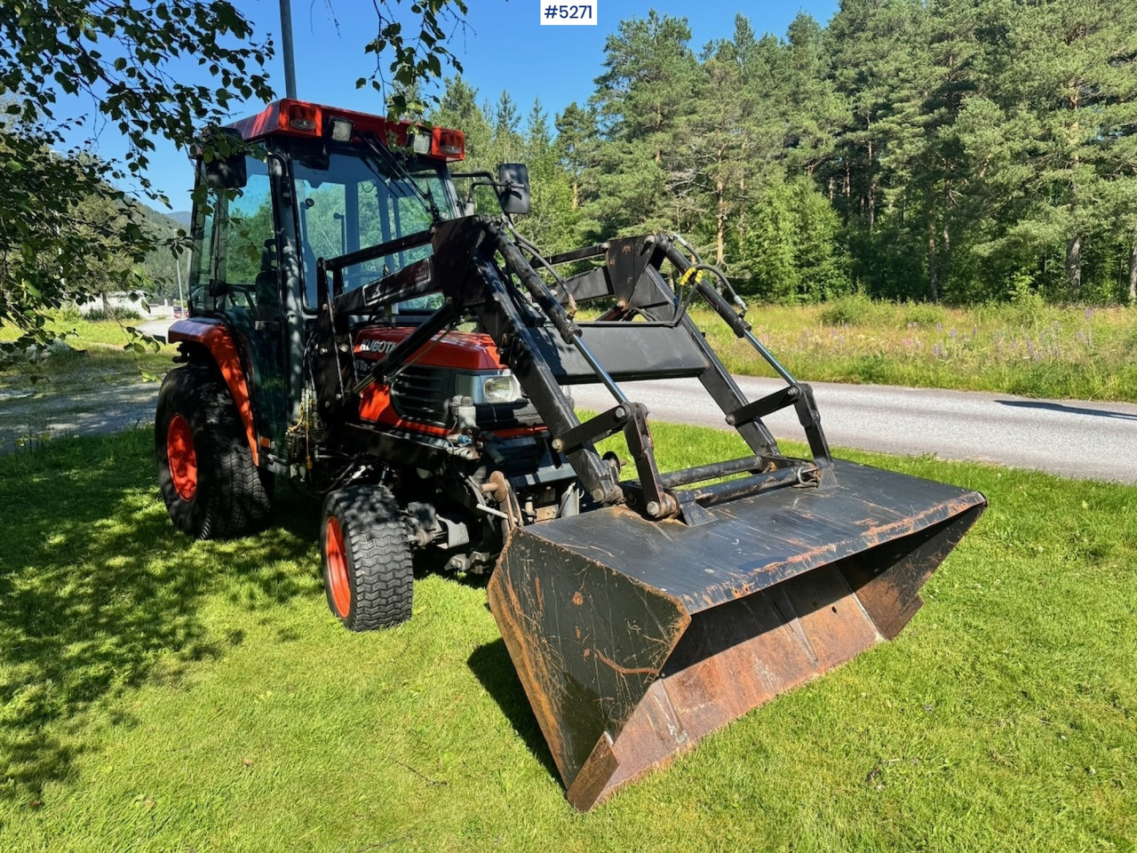 2004 Kubota STA-35 Tractor w/ Bucket. 2100 hours! - Tractor: afbeelding 3 2004 Kubota STA-35 Tractor w/ Bucket. 2100 hours! - Tractor: afbeelding 3