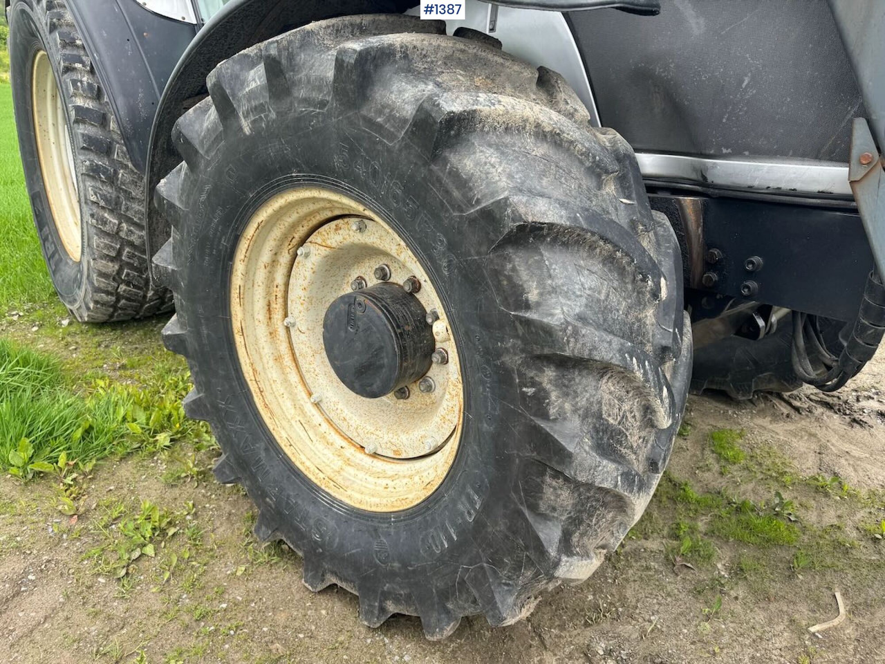 Tractor 2007 Valtra T190 4x4 Tractor w/ bucket: afbeelding 8