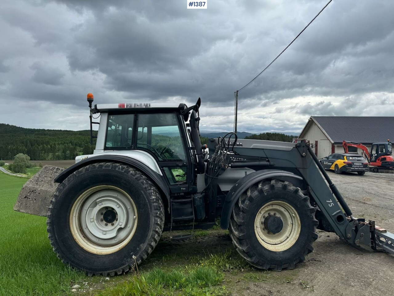 2007 Valtra T190 4x4 Tractor w/ bucket - Tractor: afbeelding 2 2007 Valtra T190 4x4 Tractor w/ bucket - Tractor: afbeelding 2