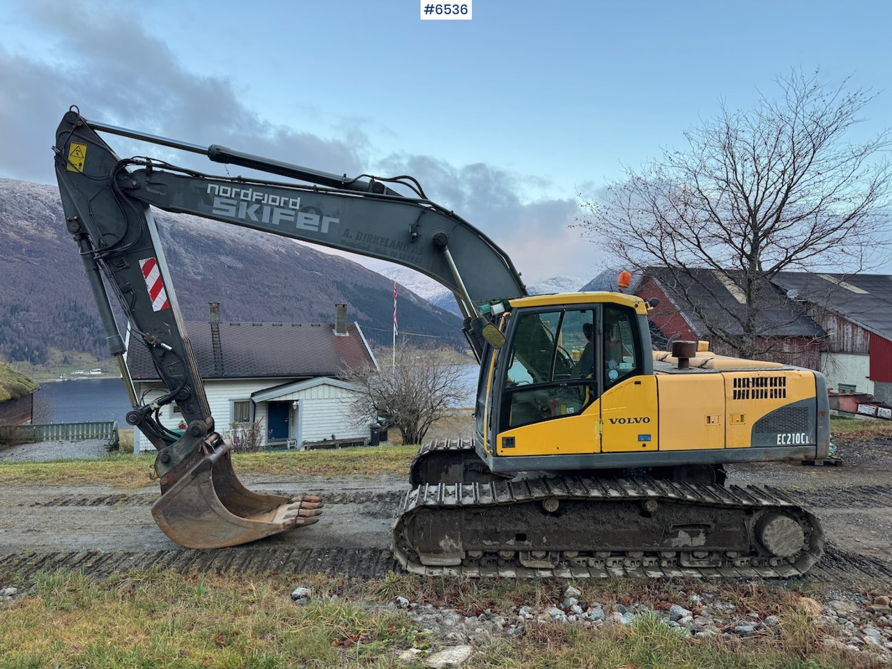 2007 Volvo EC 210 CL w/ excavator bucket and good chassis. - Graafmachine: afbeelding 1 2007 Volvo EC 210 CL w/ excavator bucket and good chassis. - Graafmachine: afbeelding 1