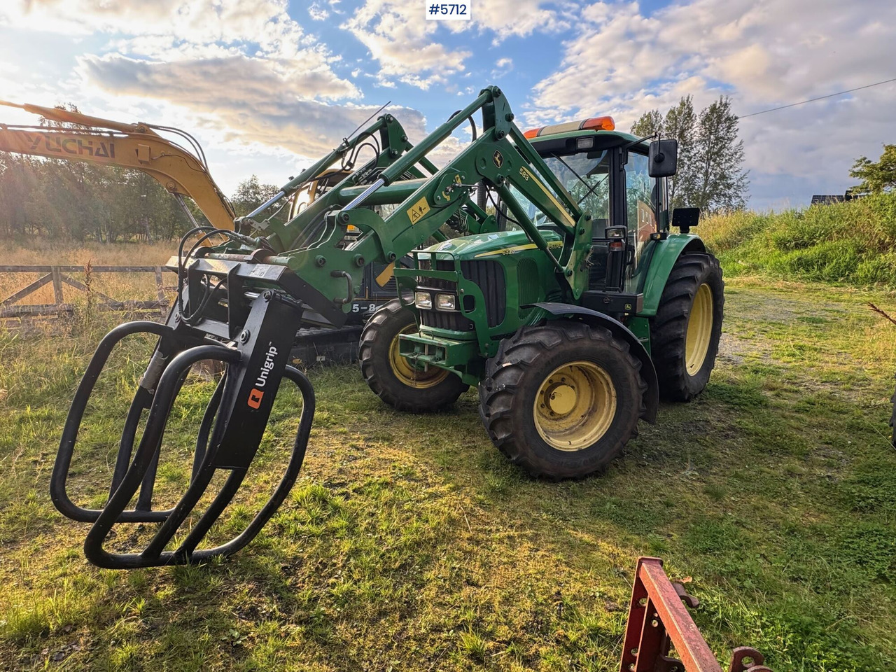 2008 John Deere 6320 SE with front loader and 2 buckets! - Tractor: afbeelding 1 2008 John Deere 6320 SE with front loader and 2 buckets! - Tractor: afbeelding 1