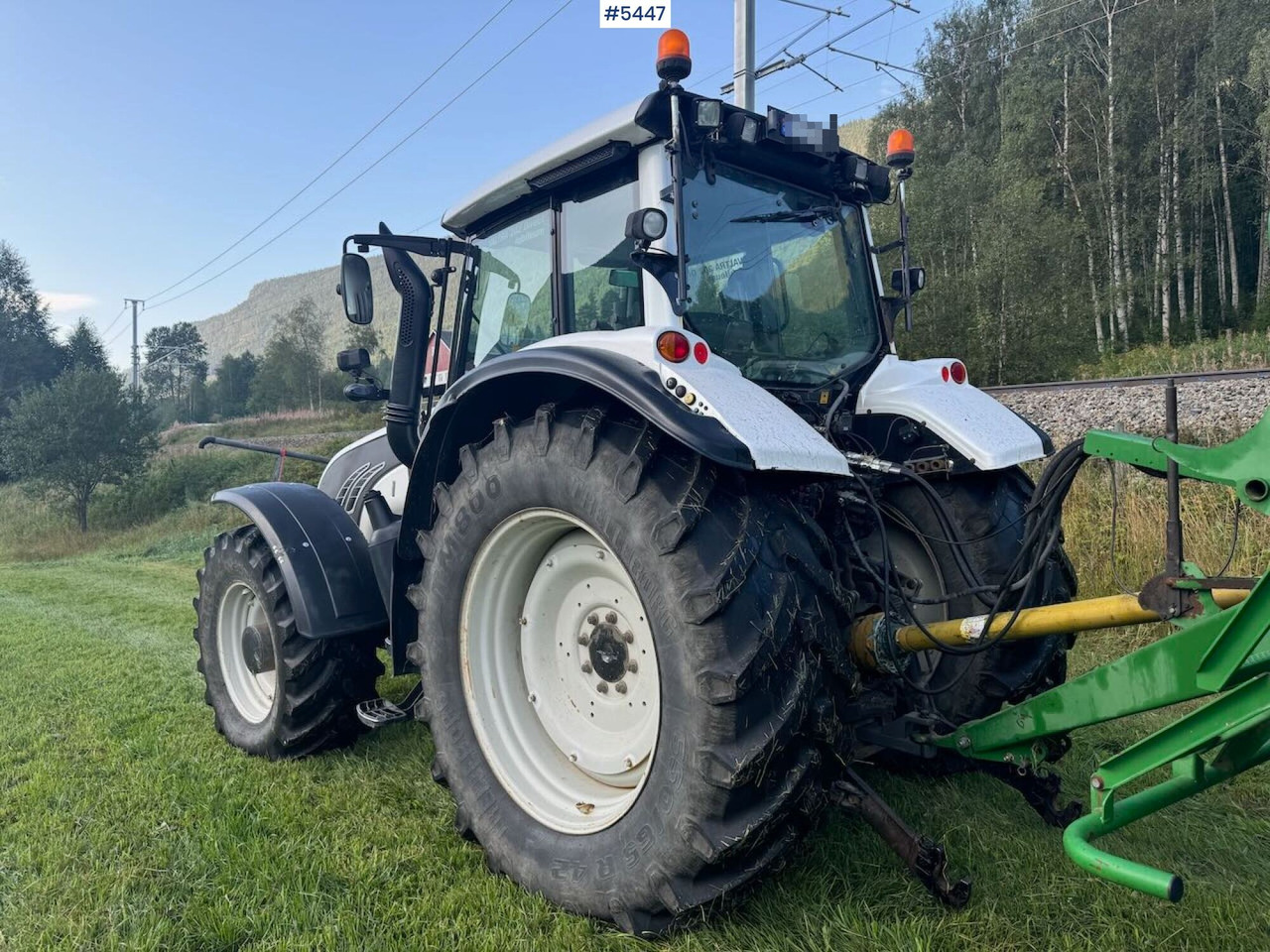 2009 Valtra T202 w/ loader - Tractor: afbeelding 5 2009 Valtra T202 w/ loader - Tractor: afbeelding 5