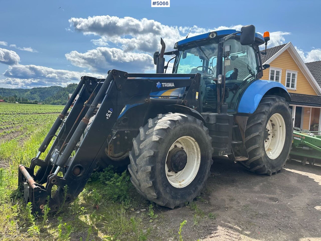 2011 New Holland T6080 w/ trima +5.1p - Tractor: afbeelding 1 2011 New Holland T6080 w/ trima +5.1p - Tractor: afbeelding 1