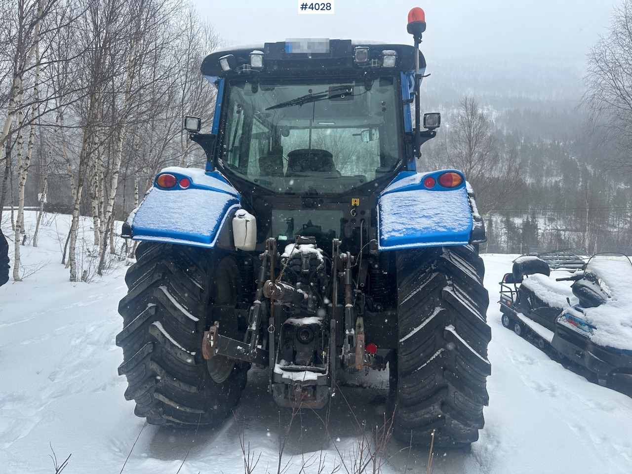 2012 Valtra N122 4x4 traktor w/ front loader and Dalen snow blower - Tractor: afbeelding 5 2012 Valtra N122 4x4 traktor w/ front loader and Dalen snow blower - Tractor: afbeelding 5