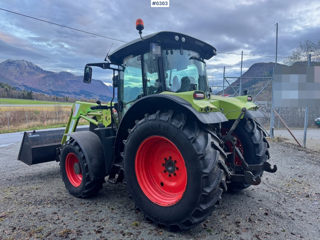 2013 Claas Arion 550 w/ Front loader, Bucket, forks and rear cutters. 1110 hours! - Tractor: afbeelding 5 2013 Claas Arion 550 w/ Front loader, Bucket, forks and rear cutters. 1110 hours! - Tractor: afbeelding 5