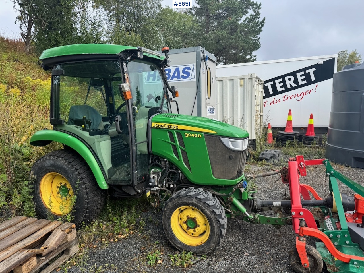 2018 John Deere 3045R with front hydraulics and front PTO - Tractor: afbeelding 1 2018 John Deere 3045R with front hydraulics and front PTO - Tractor: afbeelding 1
